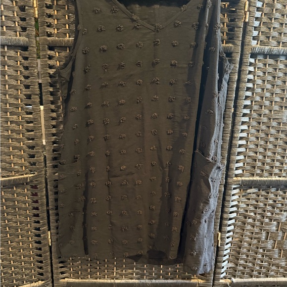 Dresses & Skirts - Black Sleeveless Textured Dress